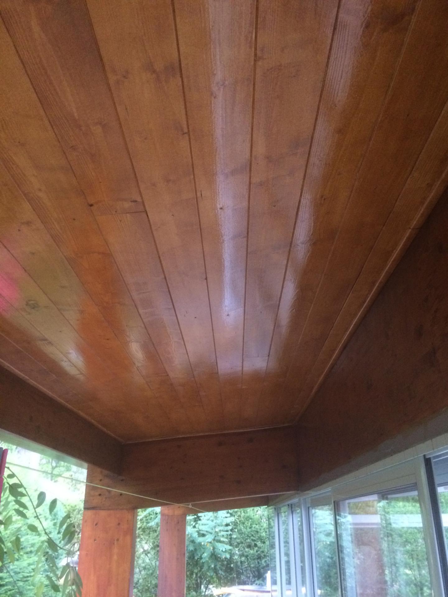 PLAFOND FRISE BOIS EN SOUS TOITURE SUR ISOLATION